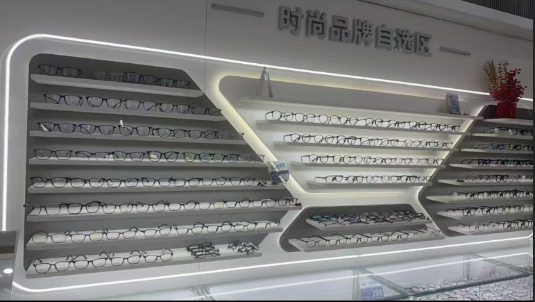 立视眼镜镜框展示区